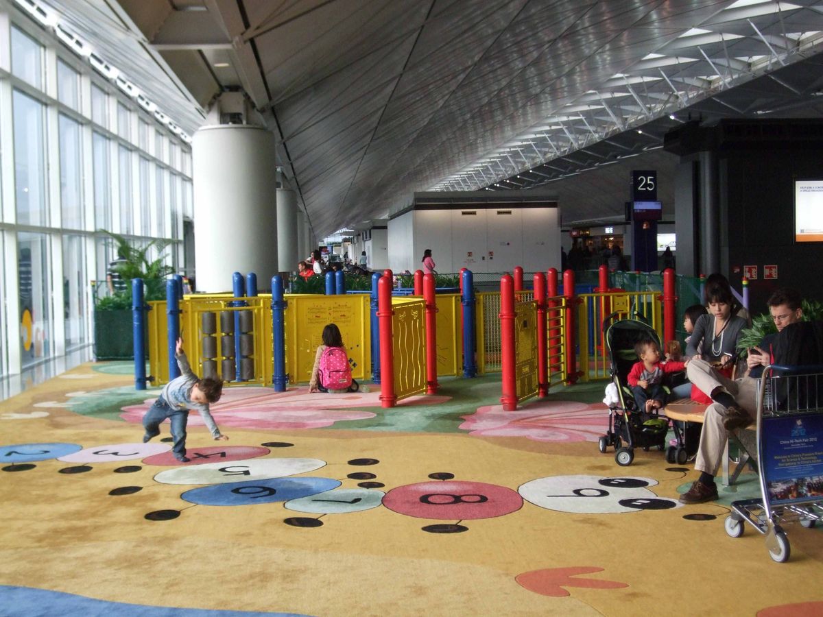 香港機場家庭休息區+機場店舖裝修動線(HK airport family lounge & retail fit-out)
