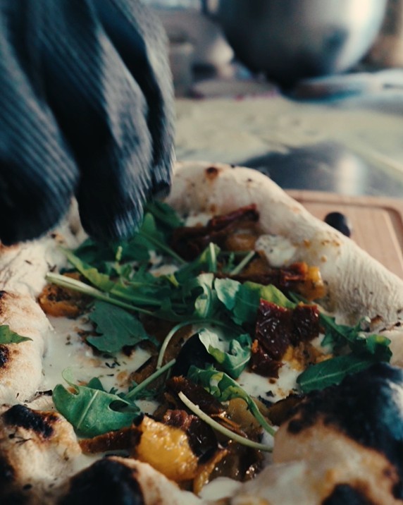 préparation d'une pizza maison