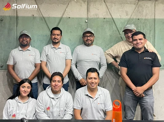 Sesión para nuestros instaladores solares_1__Paneles solares Solfium en Mexico