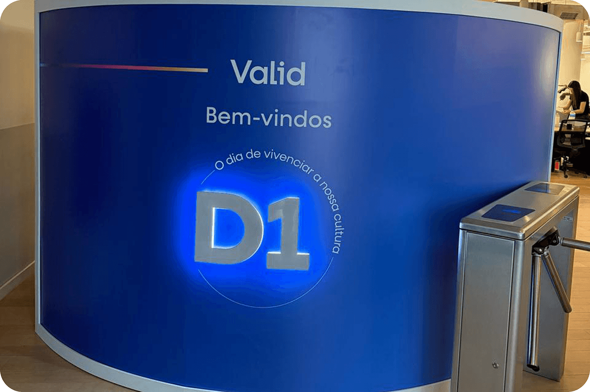 Entrepreneurs engaging in a lively discussion during a Bizz Buzz networking event.