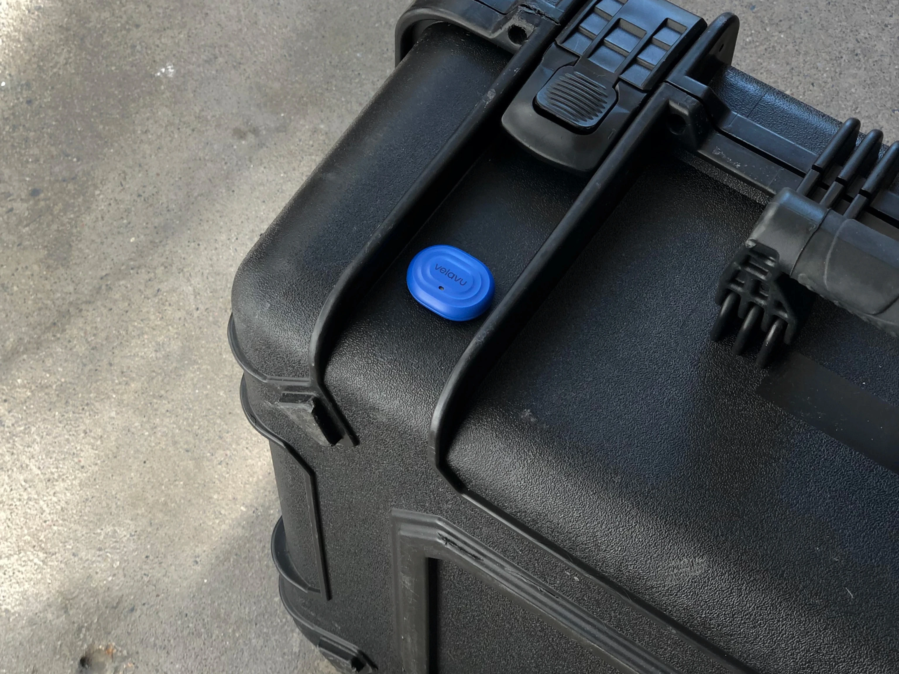 Velavu Arda device installed on a rugged case