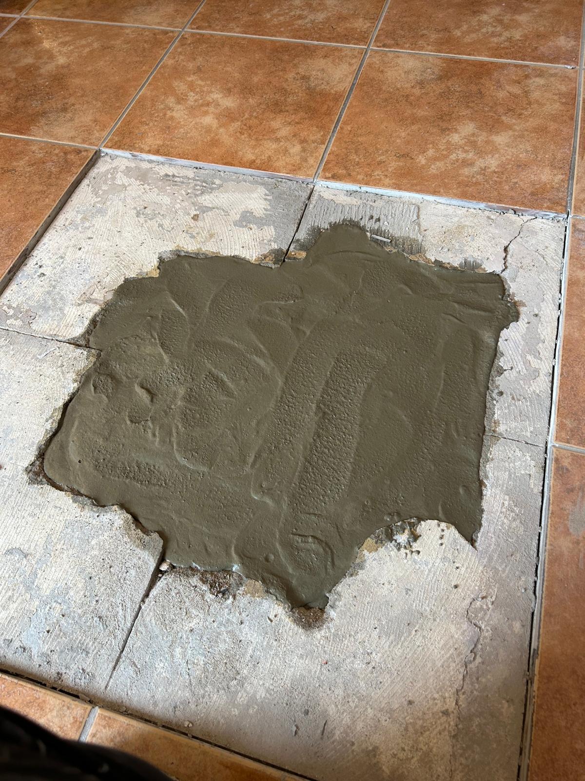 Travaux de maçonnerie et préparation du sol avant pose de carrelage à Bayonne.