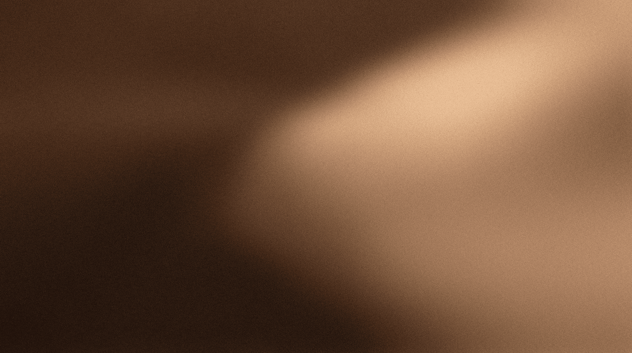 Imagem de duas pessoas, com roupa de academia. As pessoas estão localizadas no Complexo Queiroga, academia boutique.