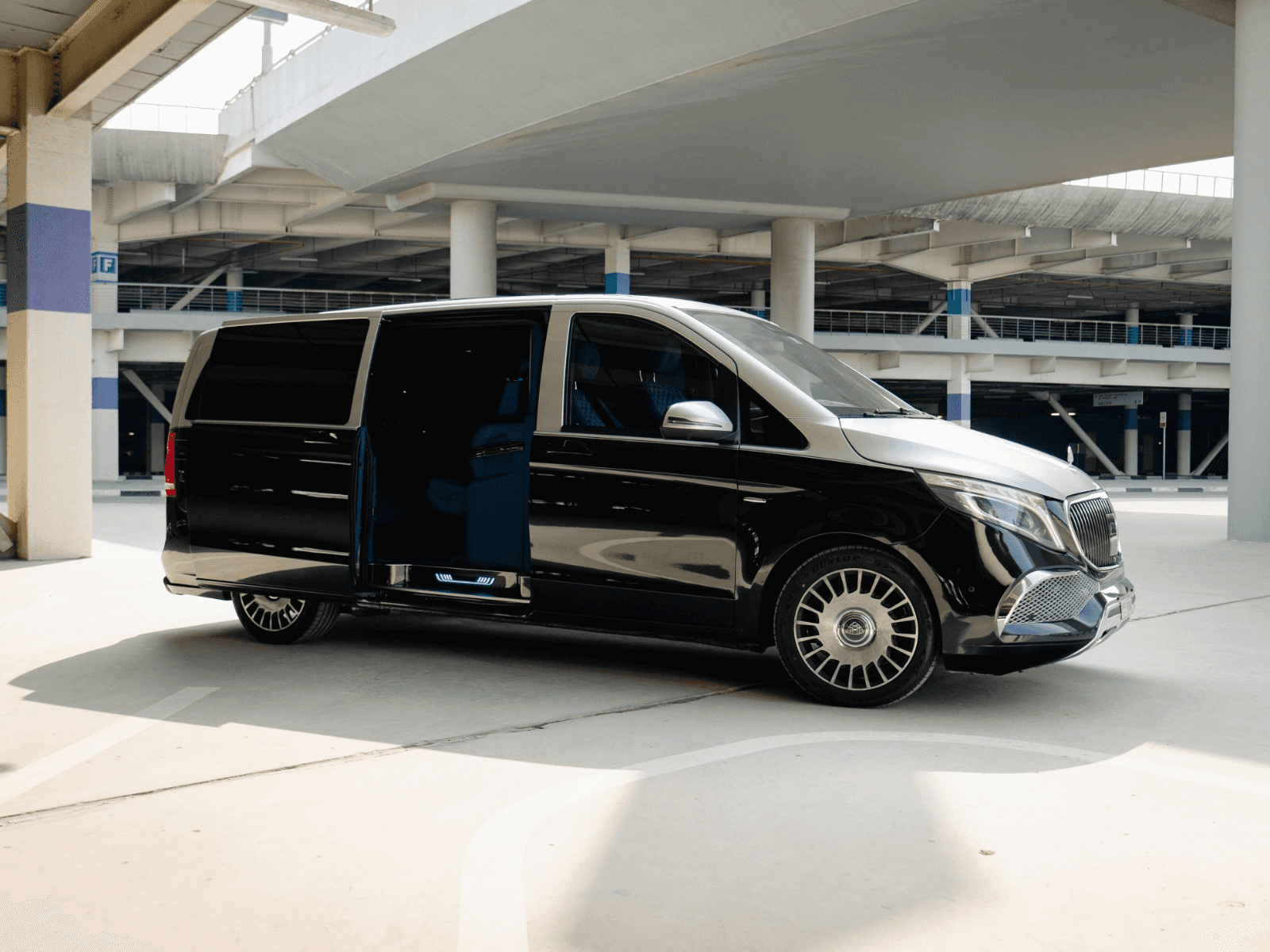 Mercedes Benz Mayback Van 