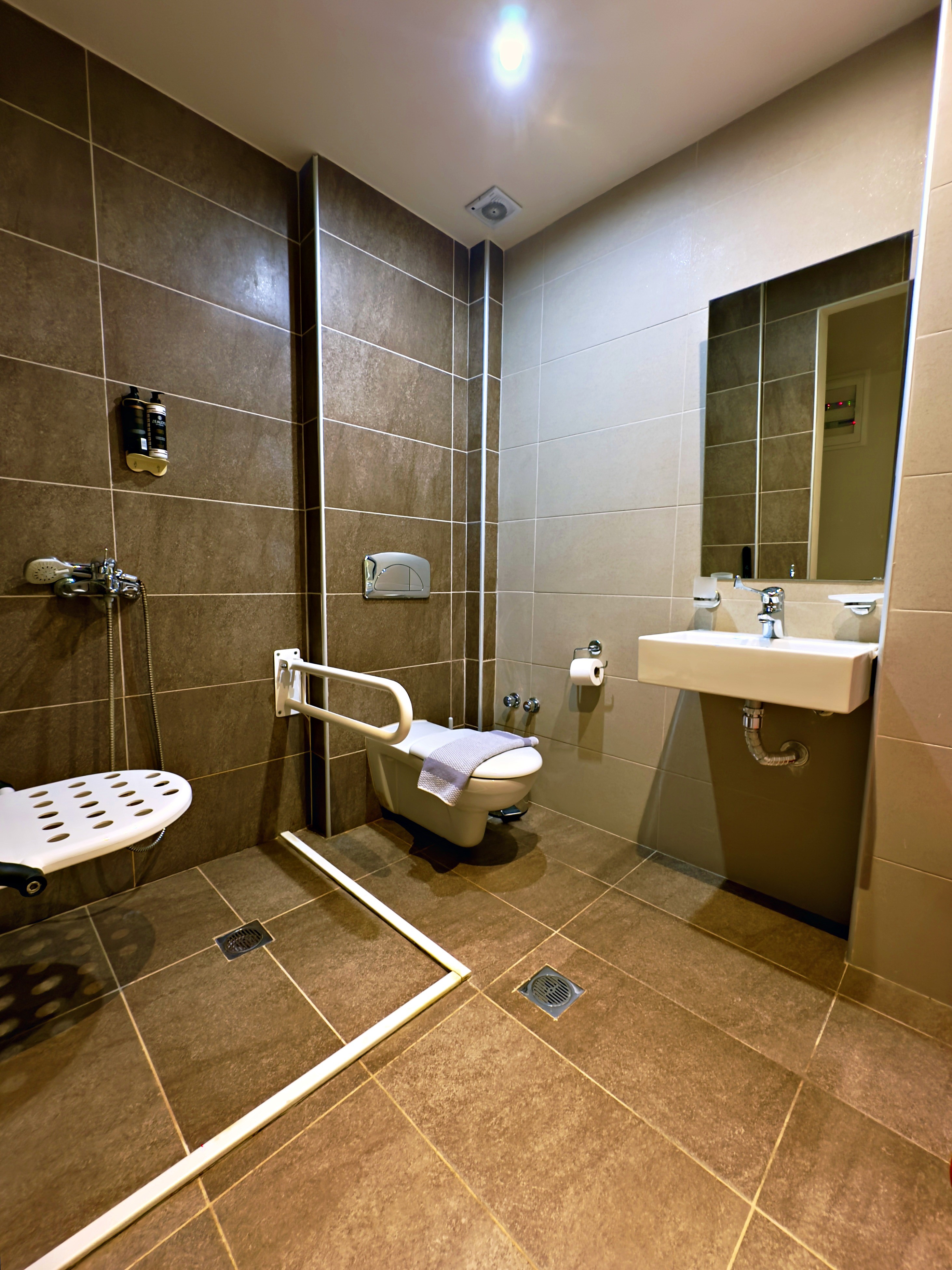 Room gallery image 5