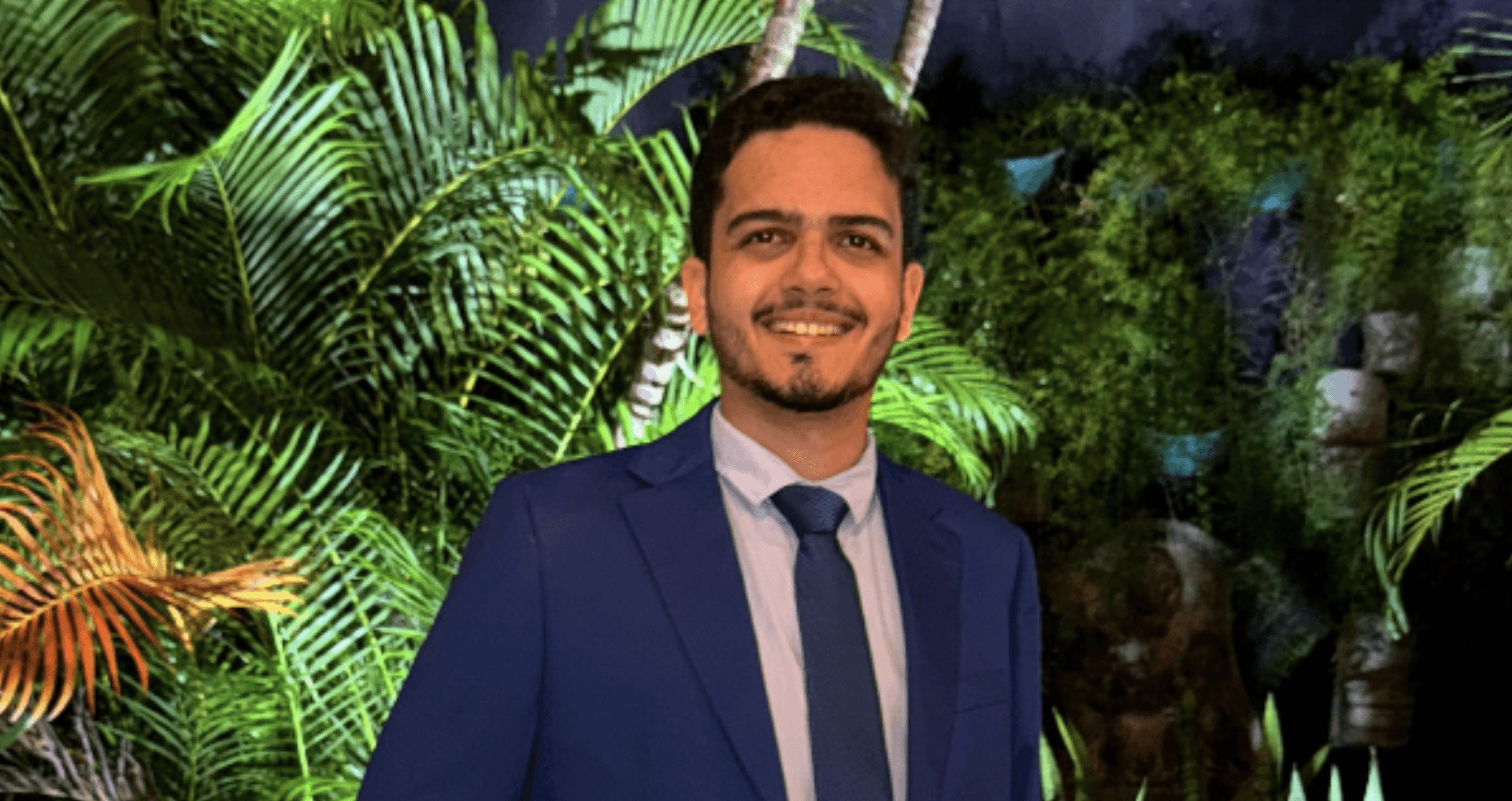 Felllipe Barros sorrindo