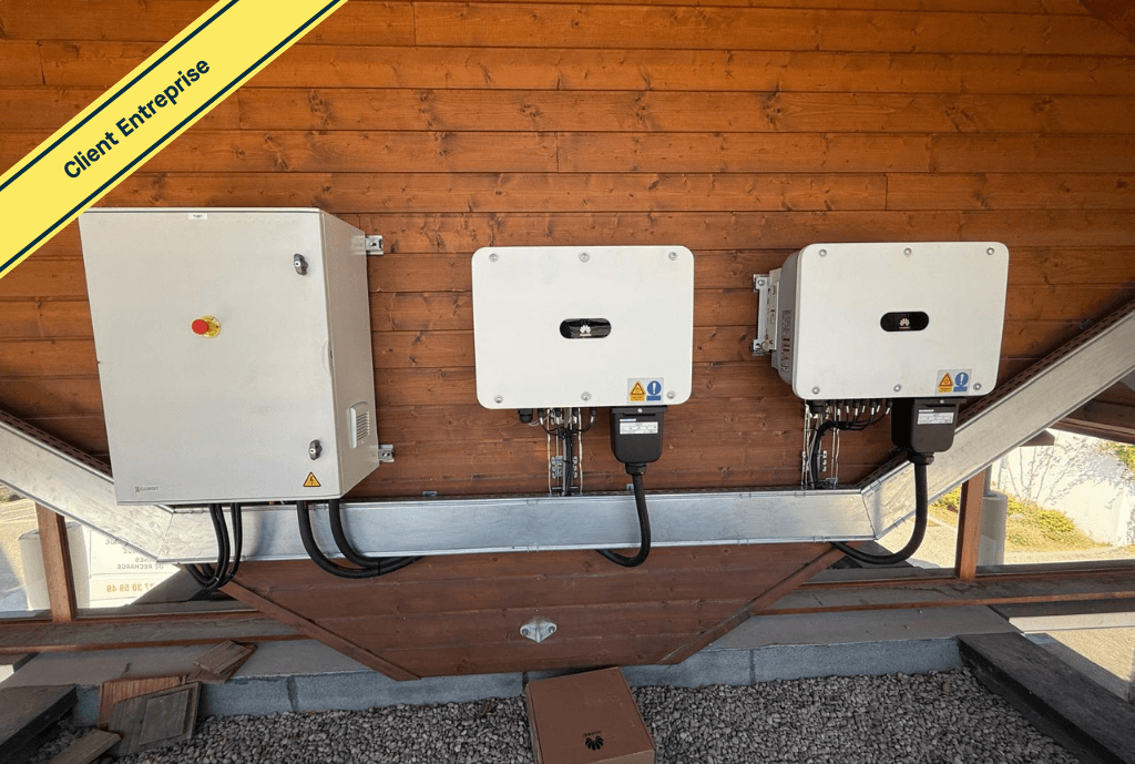 Photo d’onduleurs Huawei à Francin en France, d’une école équipée de panneaux photovoltaïques dont l'installation a été faite par Solarock.