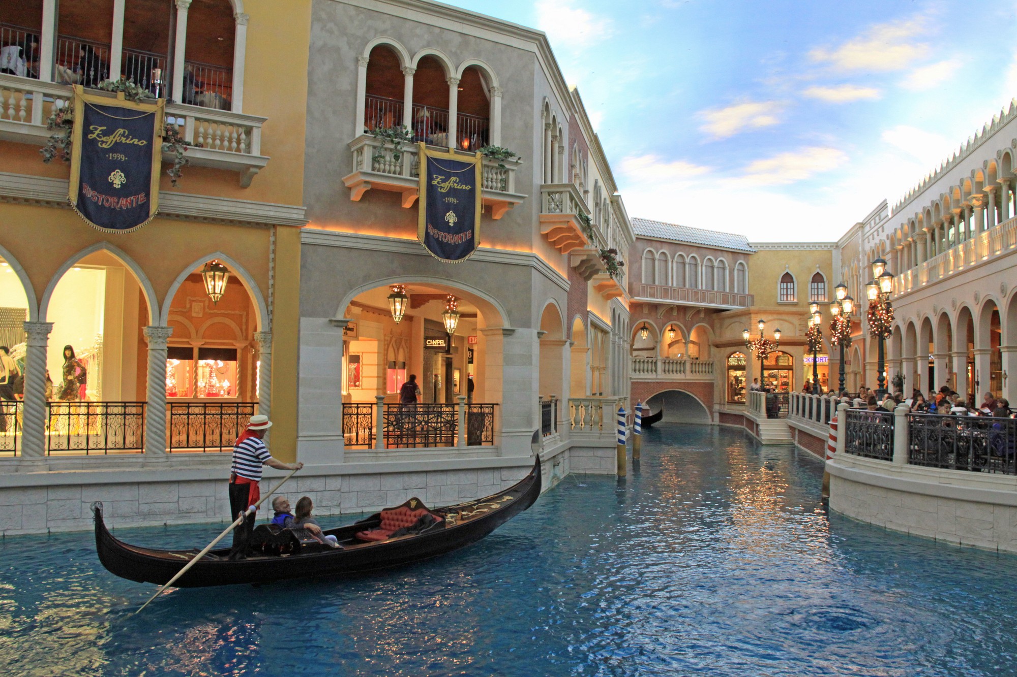 photography of dam during daytime