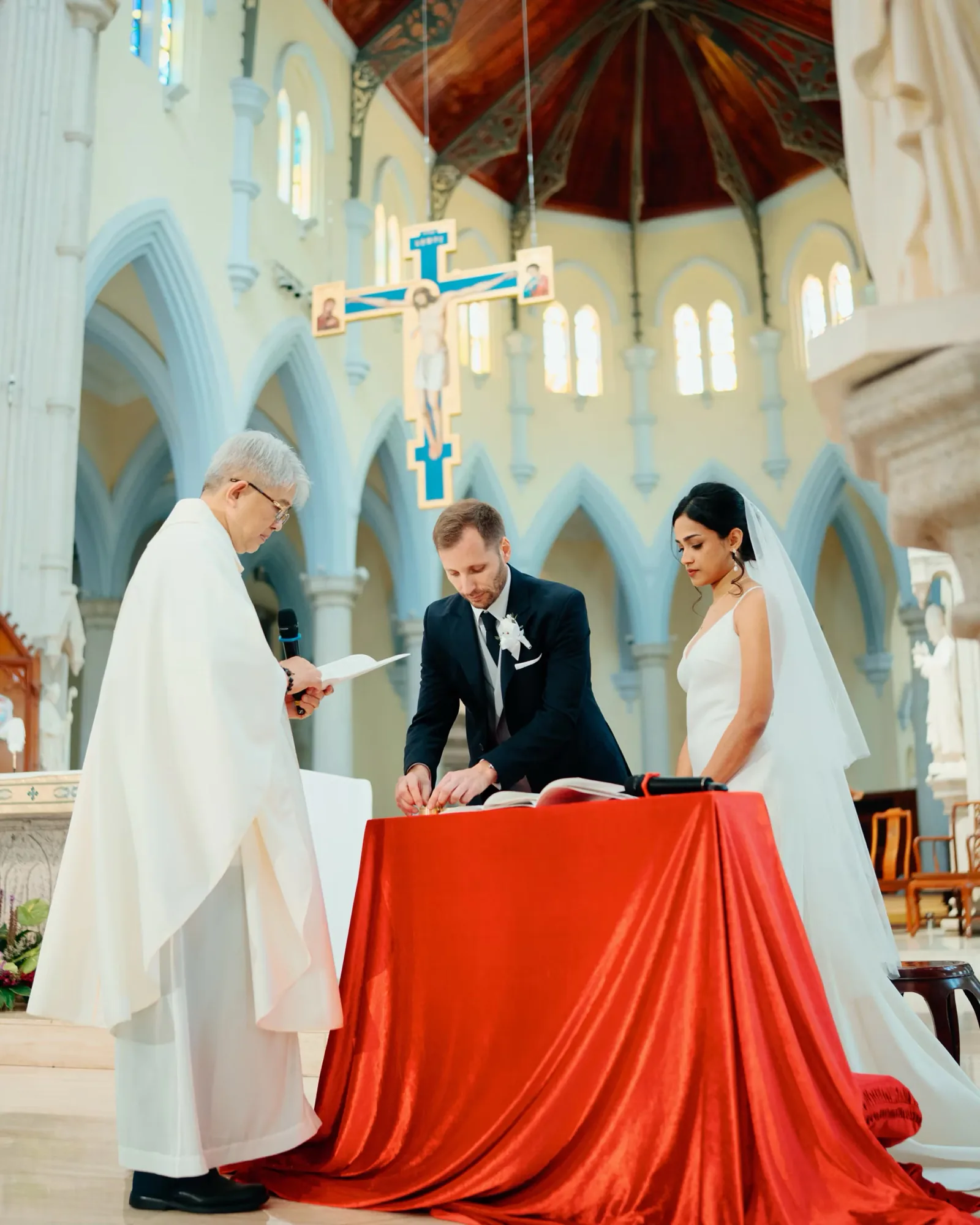 Francesco & Janaki — project image 02 by Roman Olinchuk. 香港攝影、創意影像及視覺敘事作品。