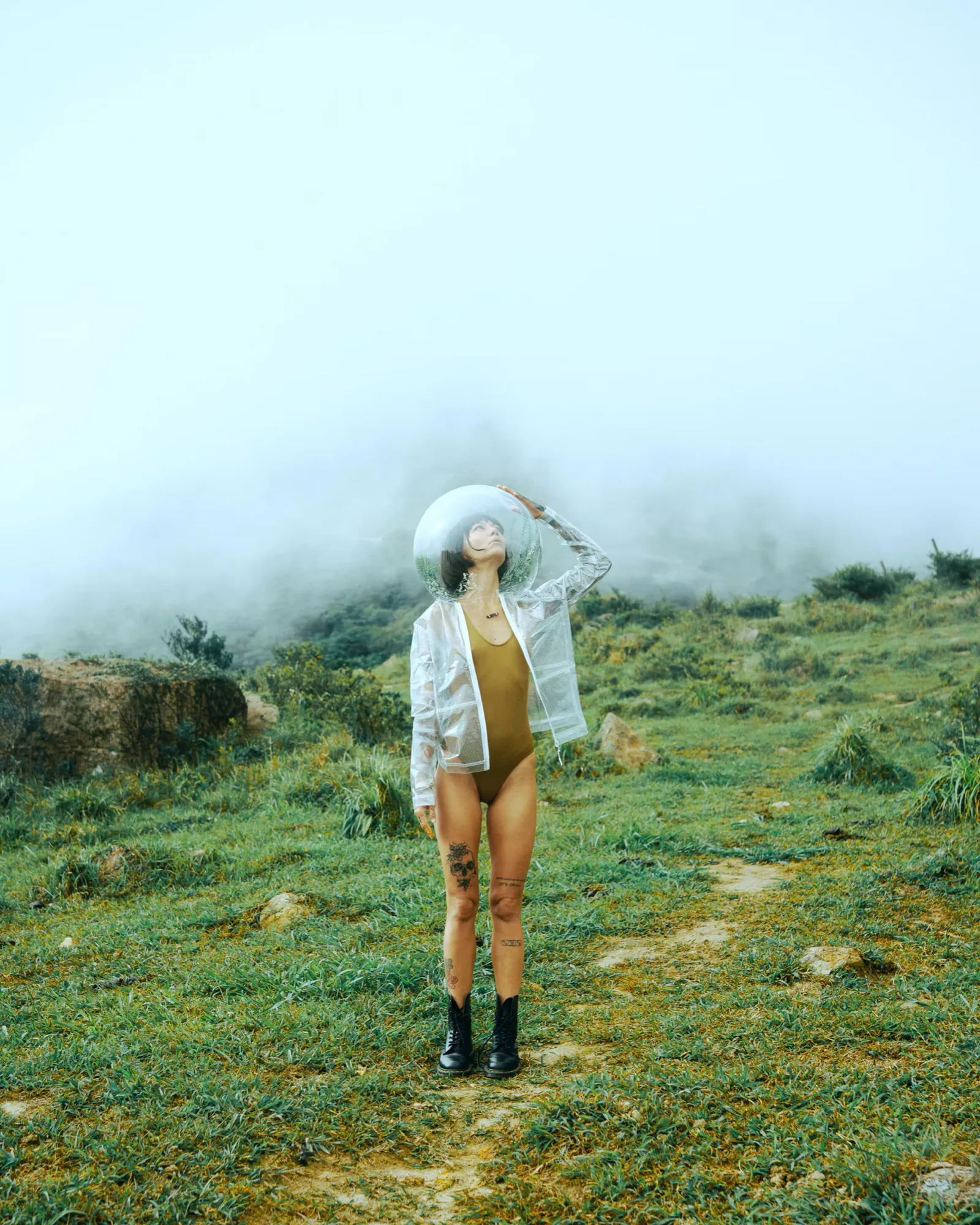 Earthling — project image 03 by Roman Olinchuk. 香港攝影、創意影像及視覺敘事作品。