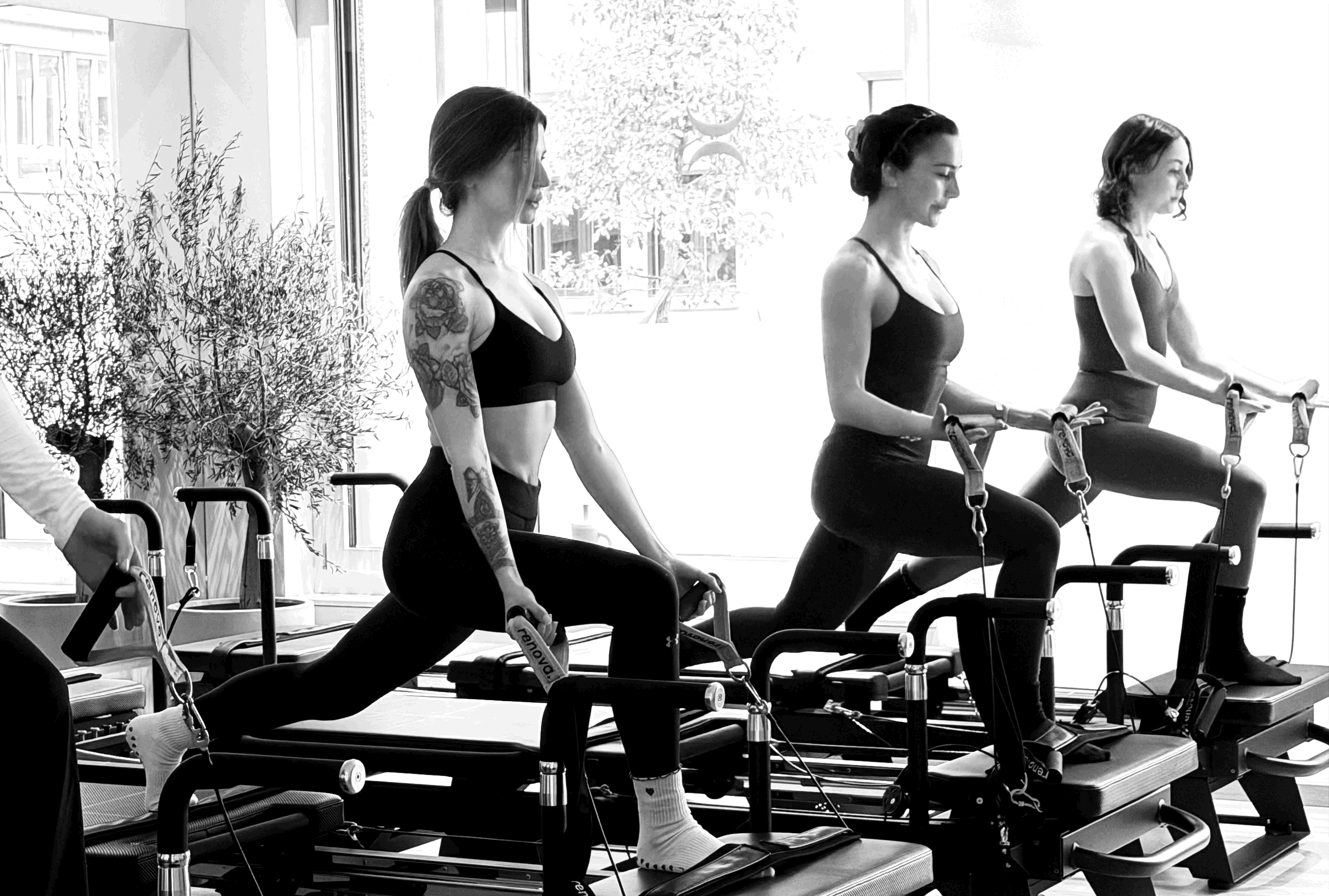 Reformer Pilates und Lagree-Workout in St. Gallen und Winterthur. Bold – Kraft, die du spürst. 45 Minuten Full-Body Workout mit gezieltem Widerstand – für mehr Stärke, bessere Haltung und neue Beweglichkeit. Intensiv, dynamisch und nachhaltig wirksam. Zusammen mit unseren Nachbarstudios wie Riva Circle bringen wir Reformer Pilates nach St. Gallen.