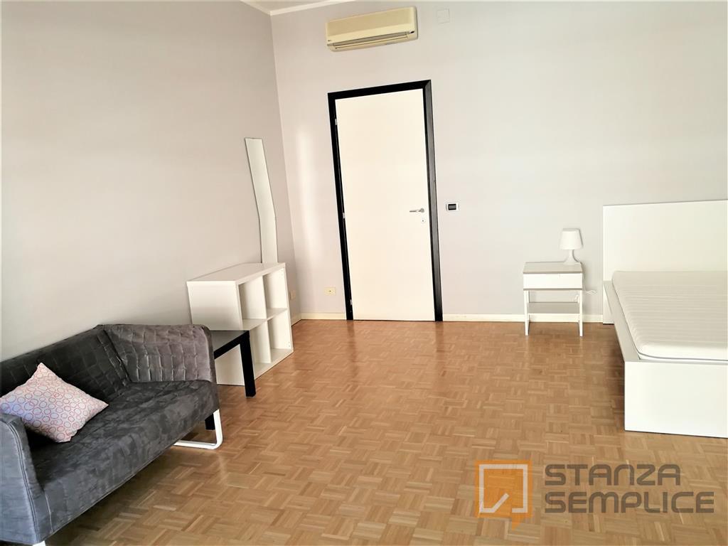Stanza di 12 mq in Via MAZZINI- GAL. POLIDORO, Parma