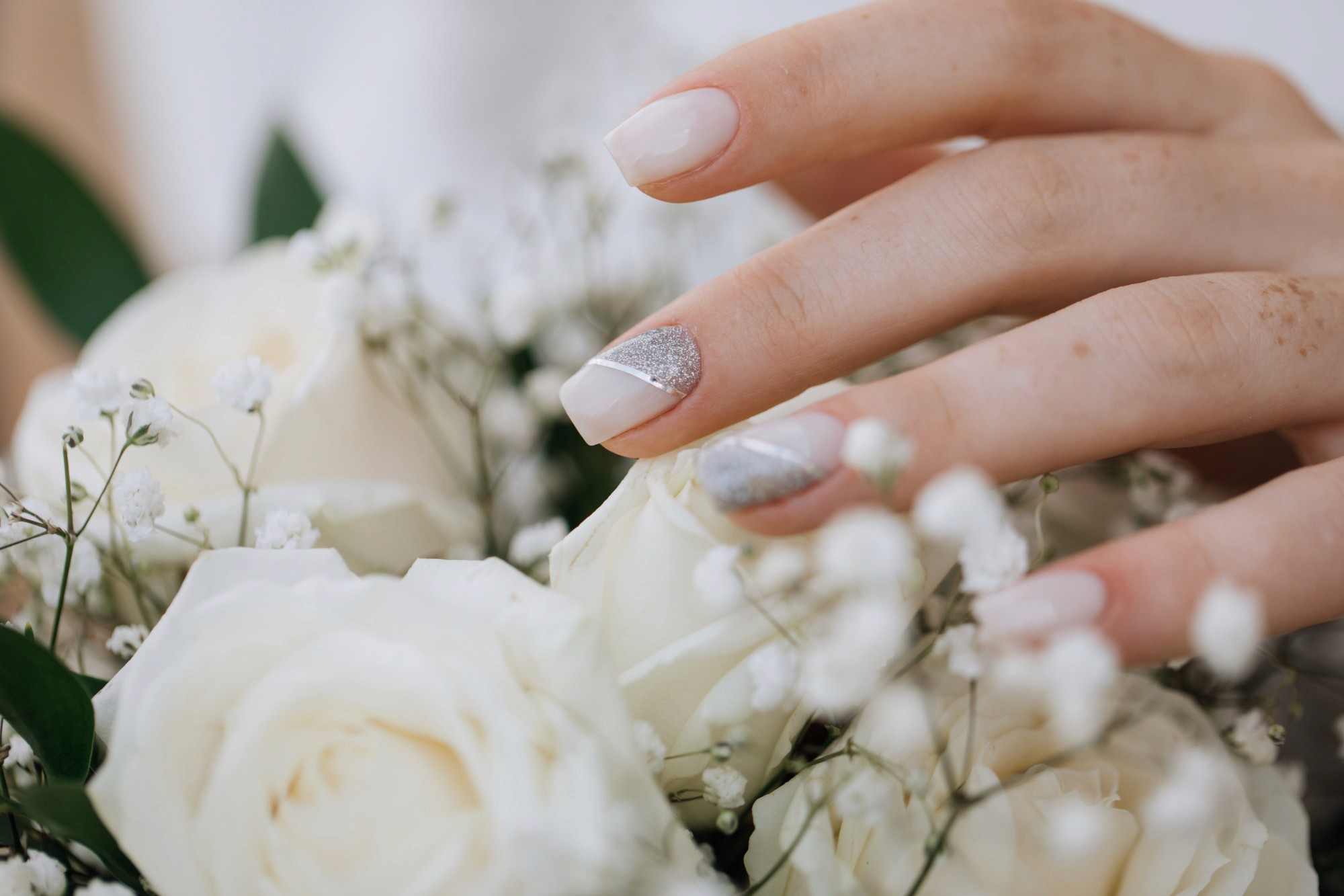 How to Master Precise Lines and Perfect Symmetry in Nail Art