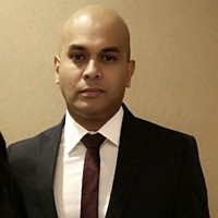 woman on focus photography