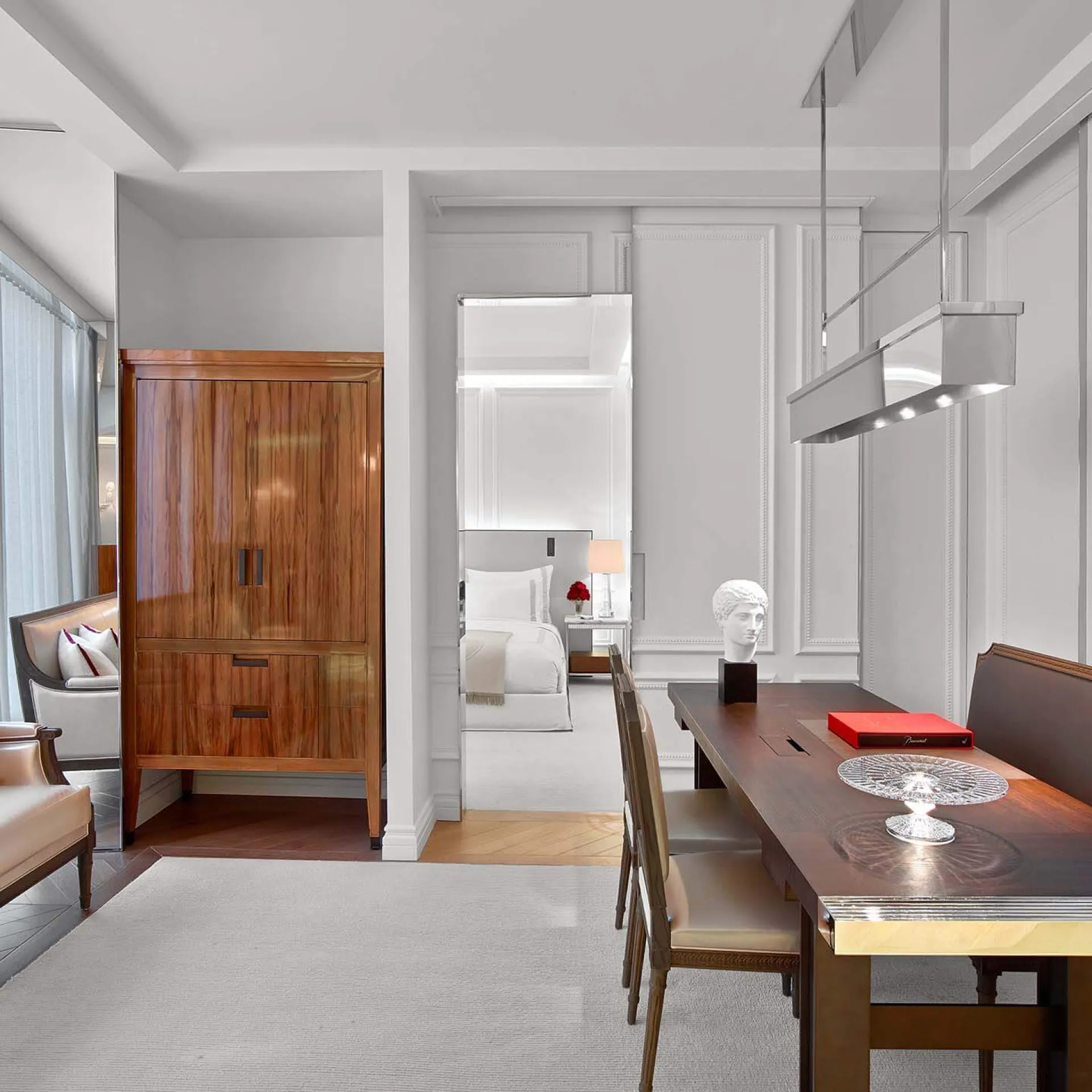 Classic Suite · King · Baccarat Crystal Sconces · Harcourt Minibar Glassware · French Palette · Premium Bedding