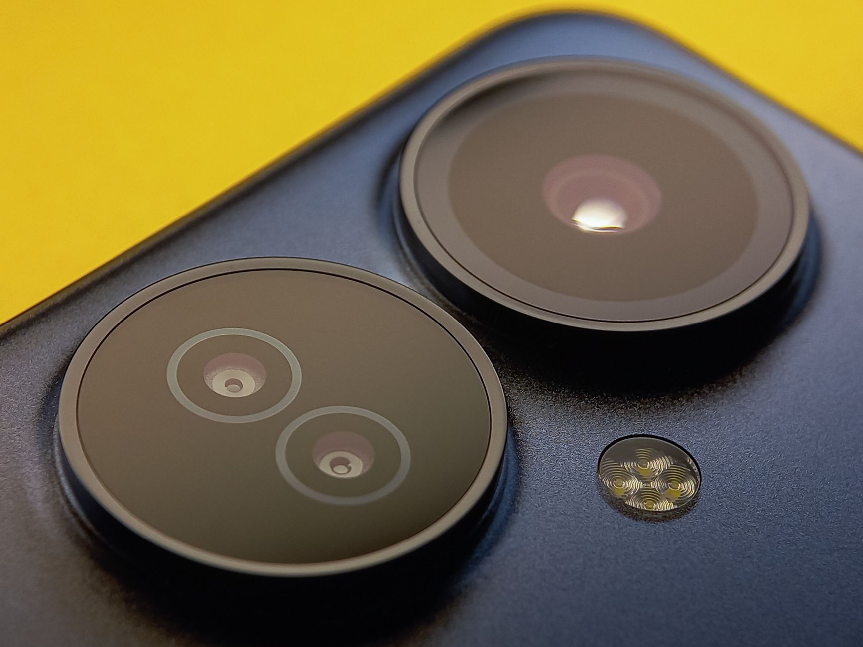 iPhone Air ganha concorrente com bateria 90% maior: vale a pena esperar o lançamento?