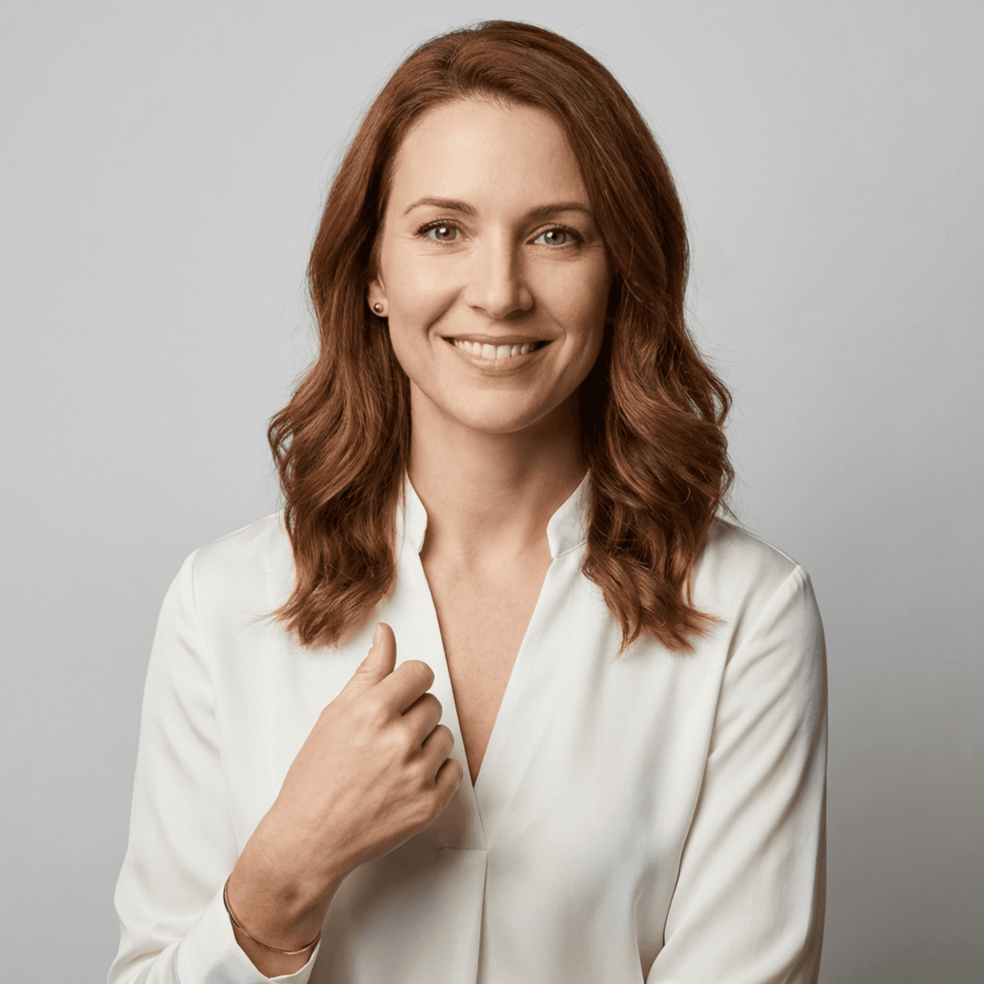 shallow focus photography of woman outdoor during day