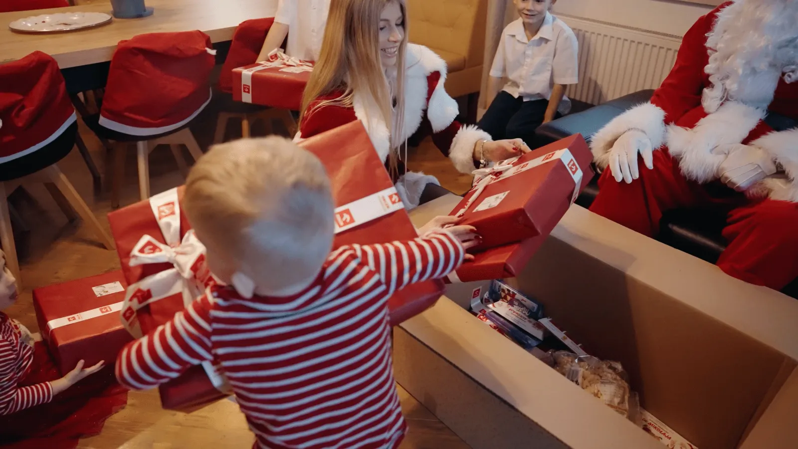 ORLEN Foundation CSR initiative, Santa and elves handing out Christmas parcels to children