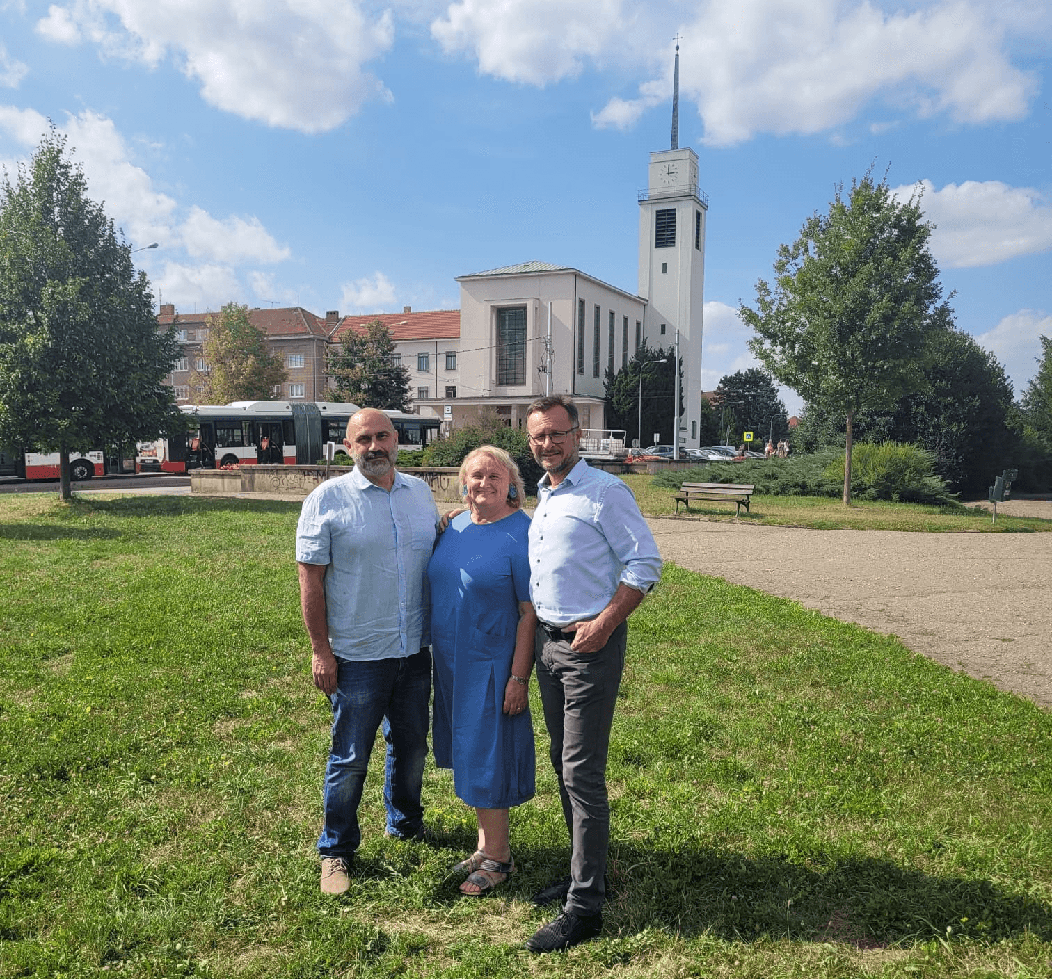 zakladatelé společenství u kostela svatého Augustina