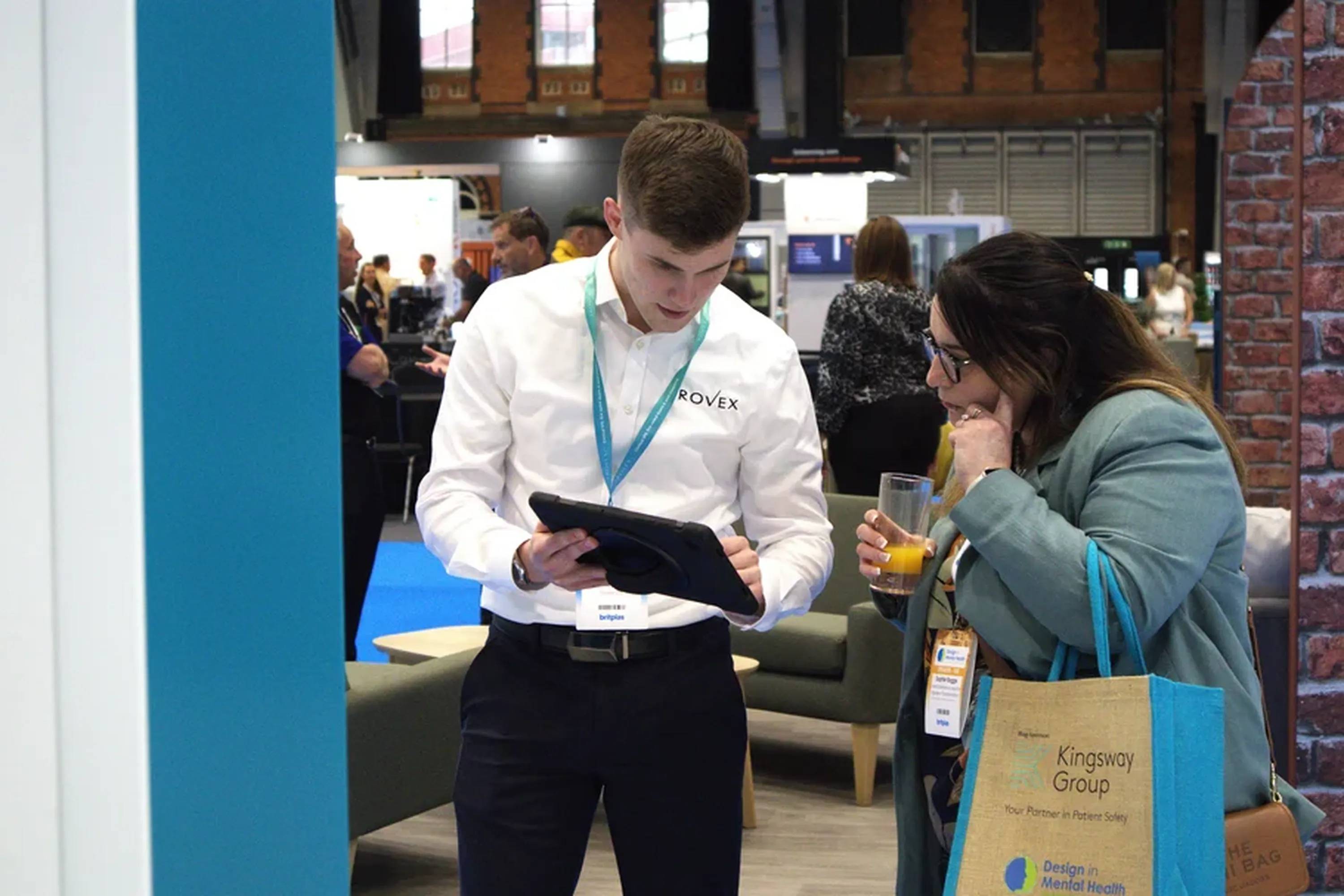 Ainsley Shedden supporting a customer at Healthcare Estates