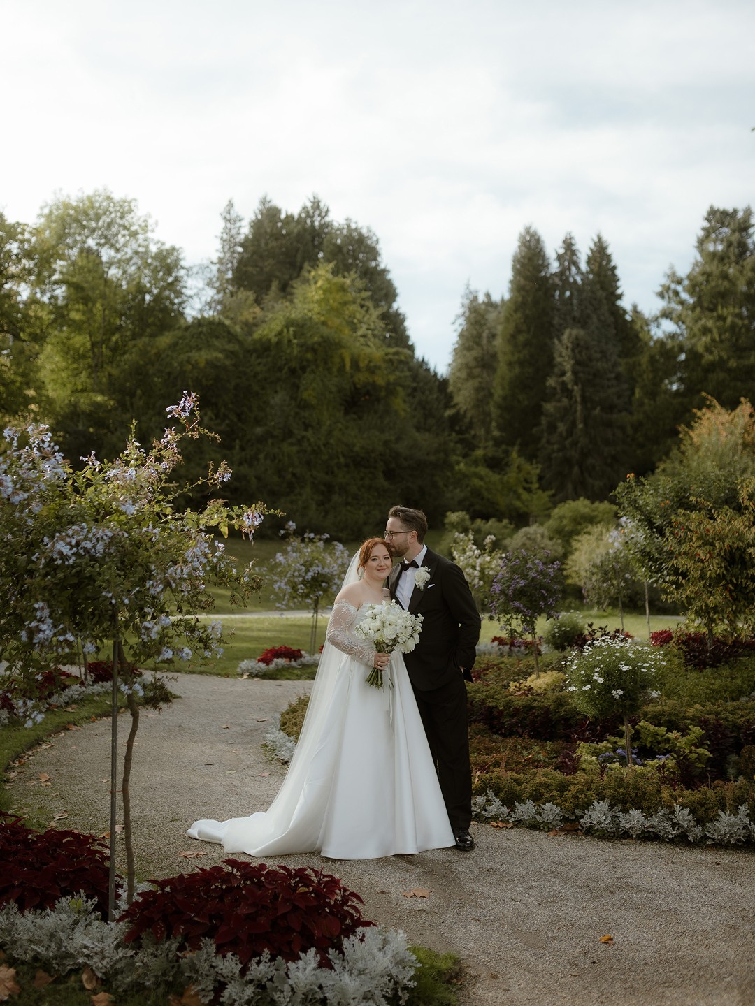 Portrait von Braut und Bräutigam im Bergpark Kassel 