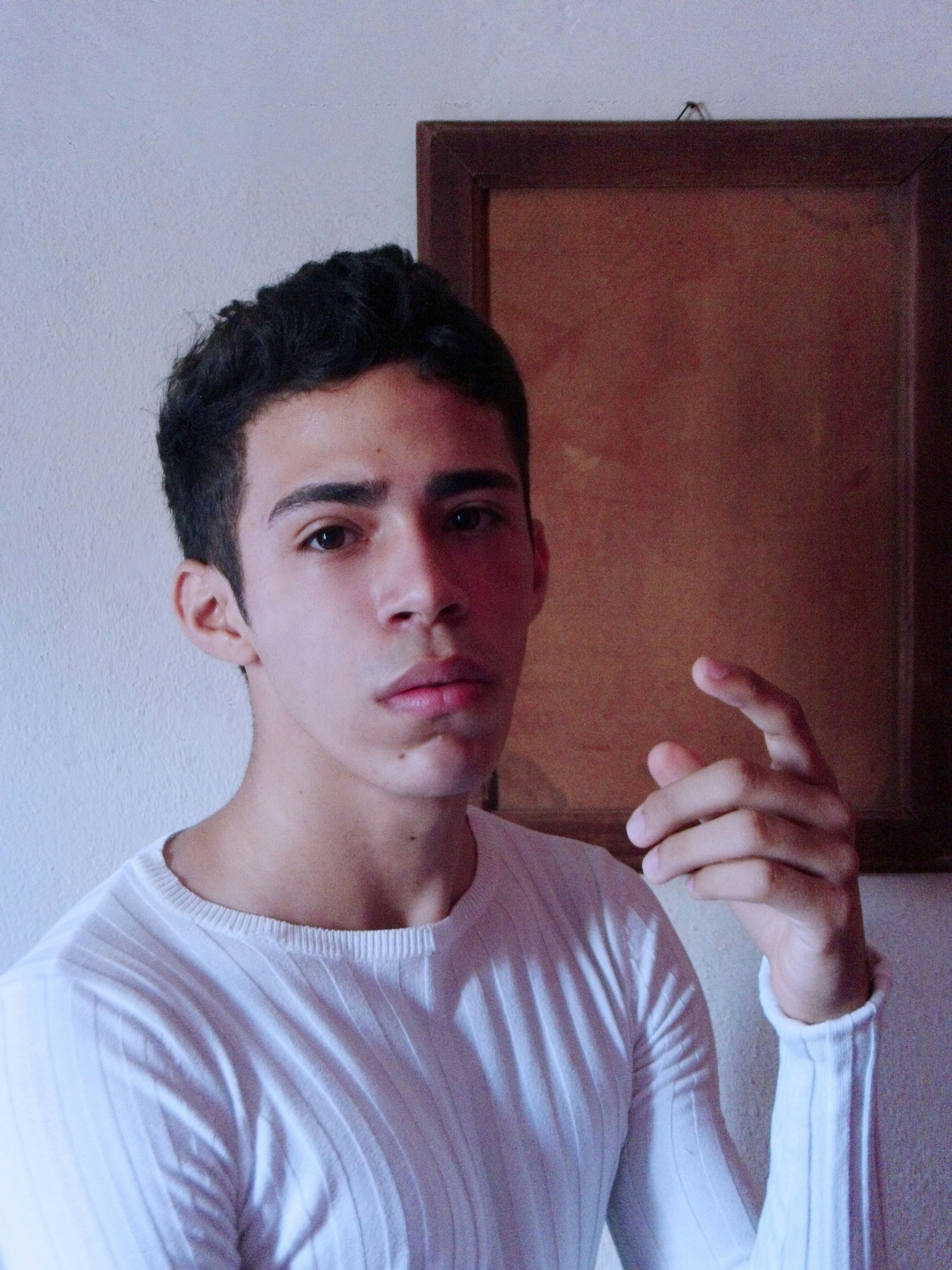 man in white crew neck shirt