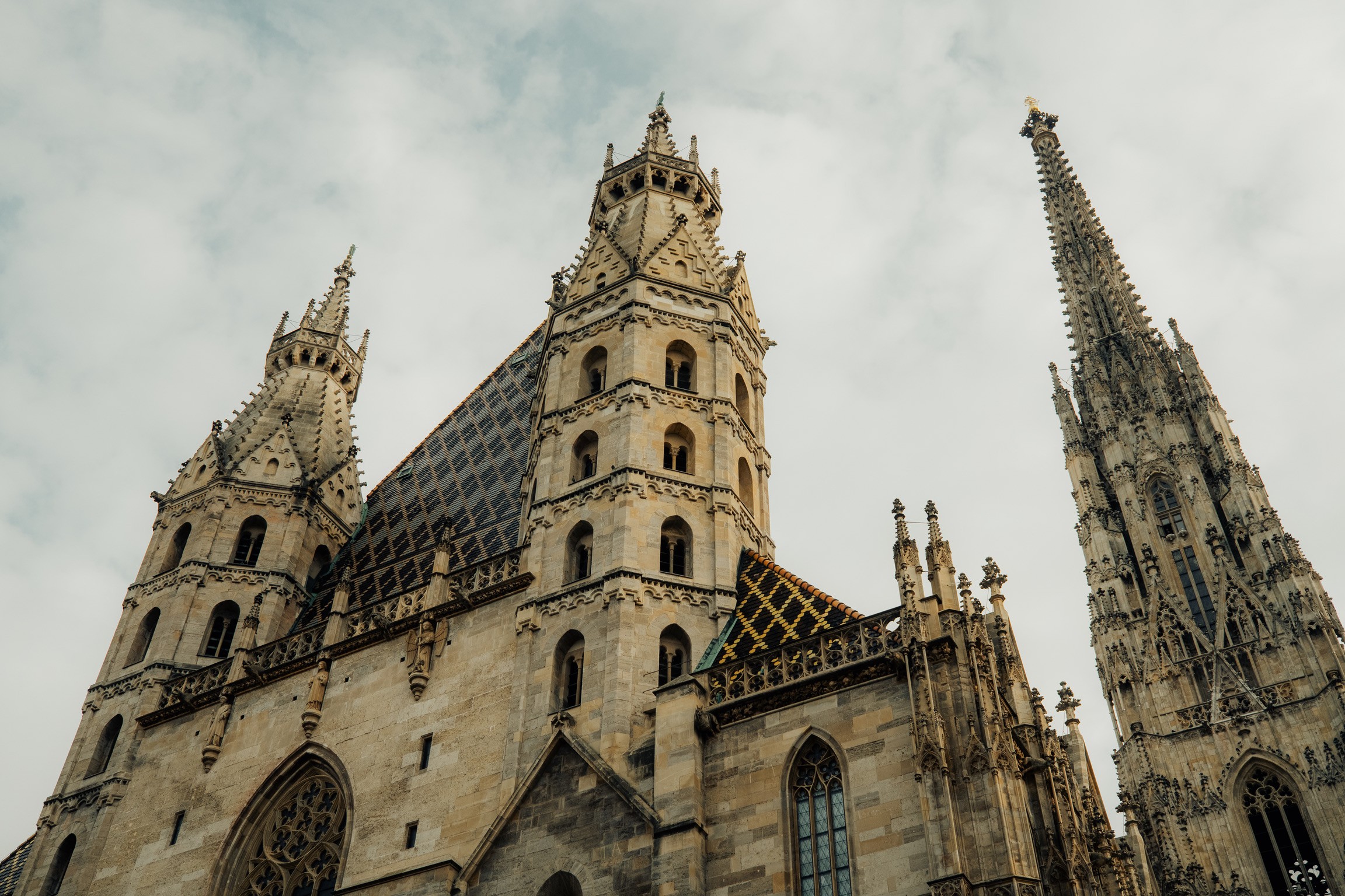 Catedral de San Esteban de Viena con su tejado de tejas de colores