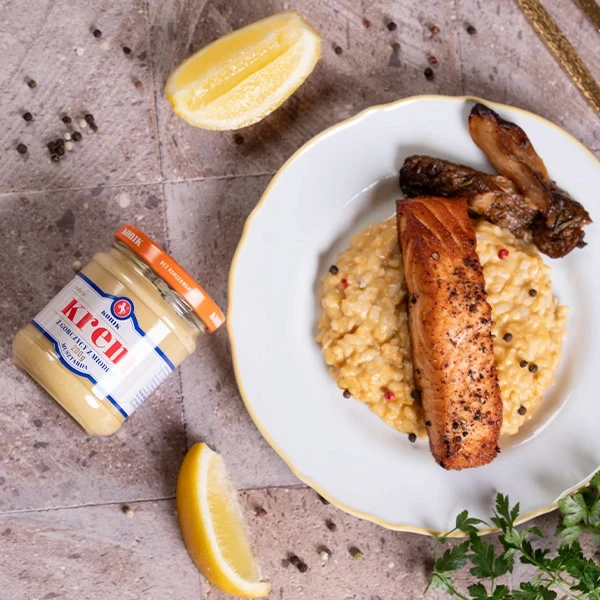 Risotto musztardowo-cytrynowe z filetem z łososia w pieprzu (podane z grzybami leśnymi), musztarda Konik