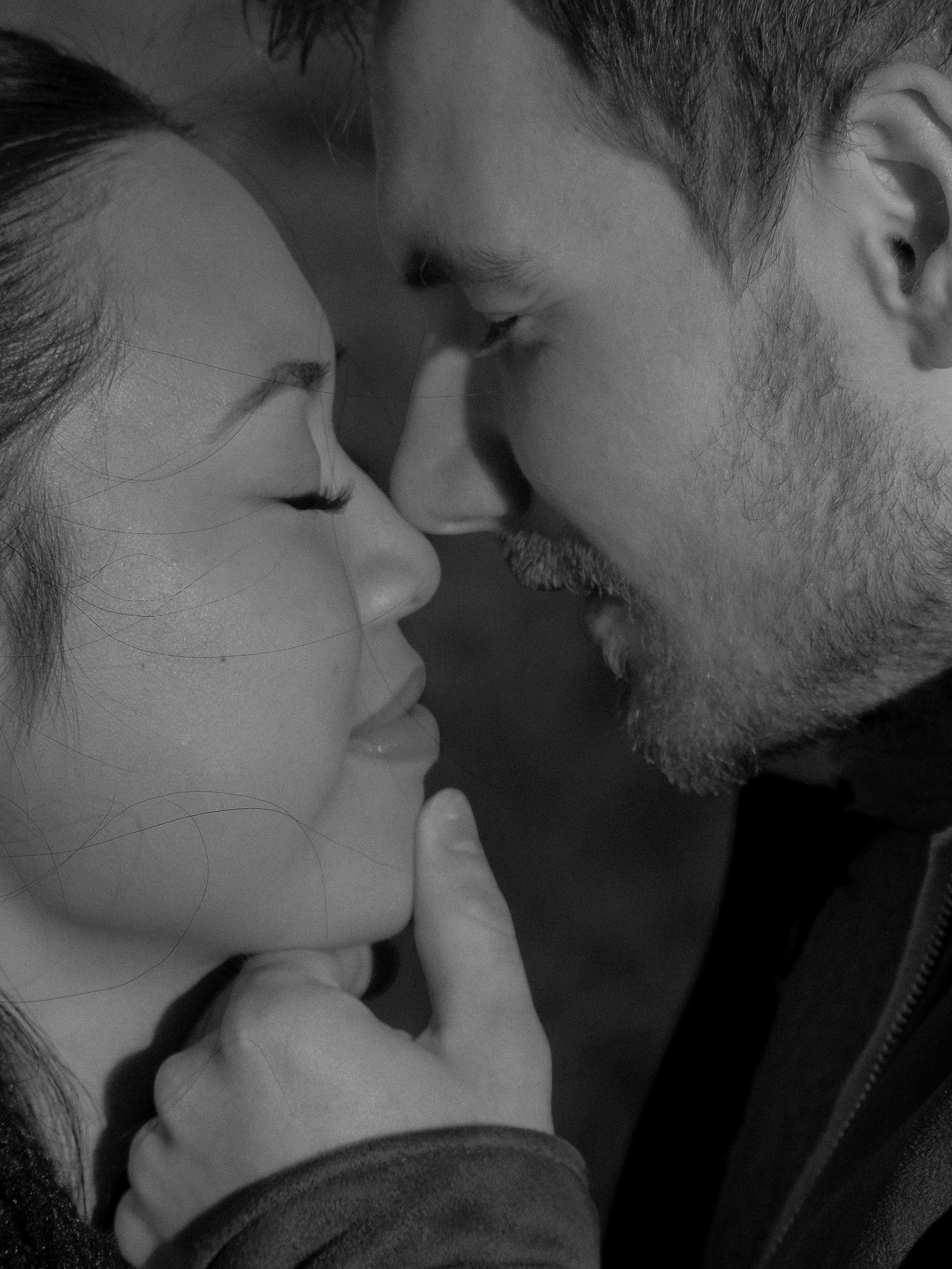 Kreativ forlovelsesfotografering Haugesund – bilder til bryllupsinvitasjoner