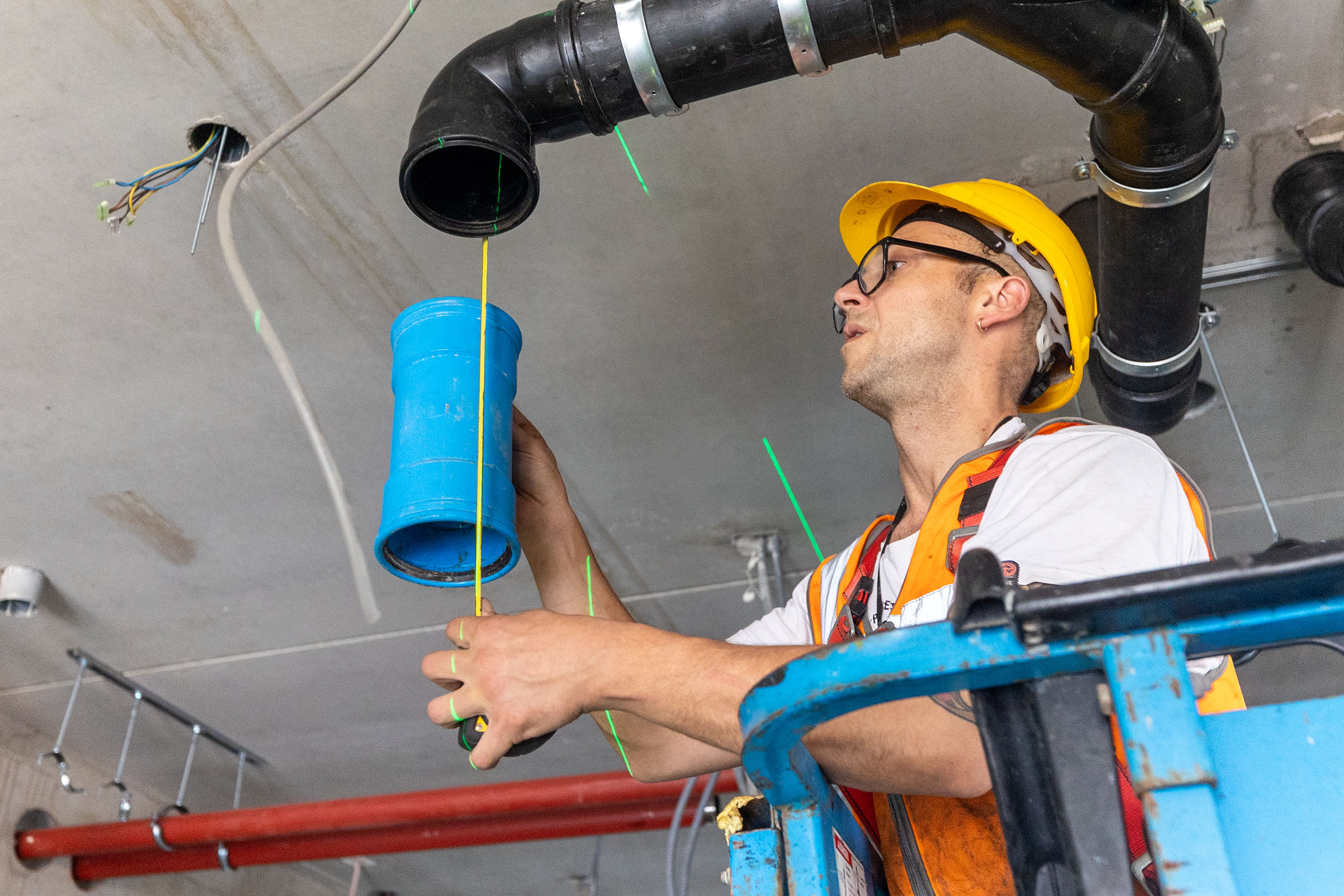 Monteur aan het werk PC van der Horst