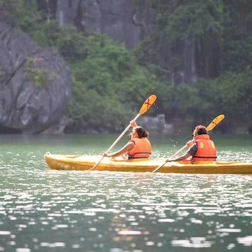 Kajakroning for at udforske Halong-bugten