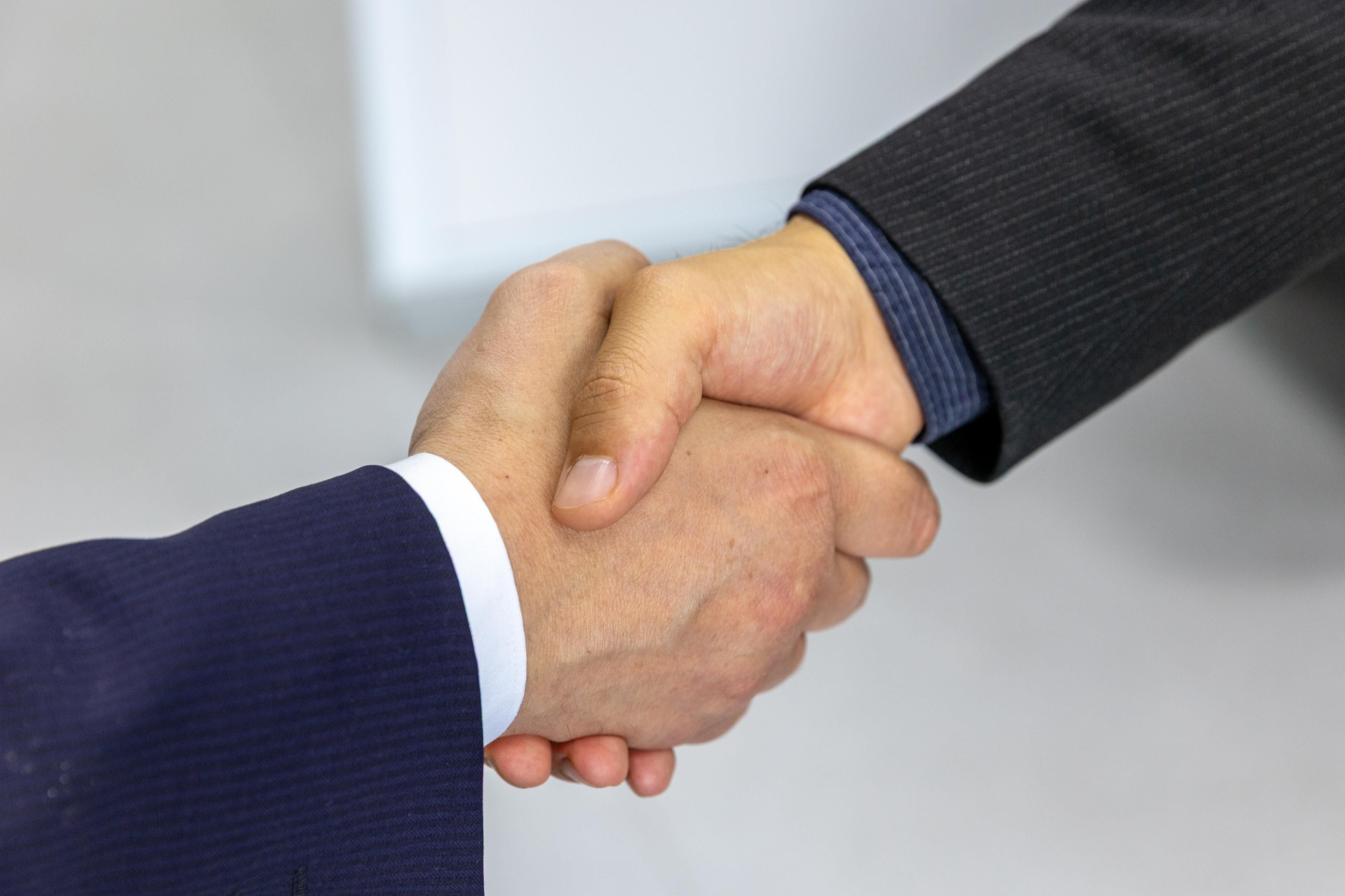 close-up-of-two-businessmen-shaking-hands,-symbolizing-agreement-and-partnership - bia-limova (pexels)
