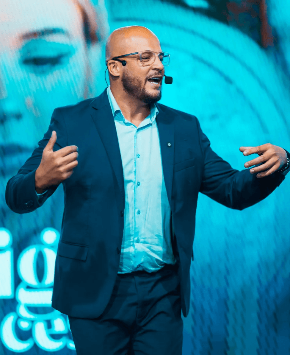 ADRIANO SANTIAGO