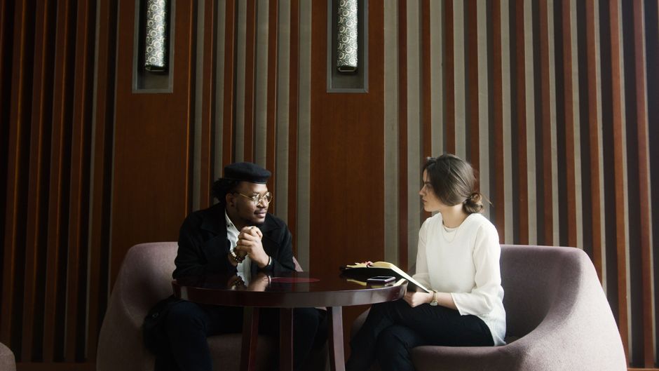 client interviewing freelance web designer