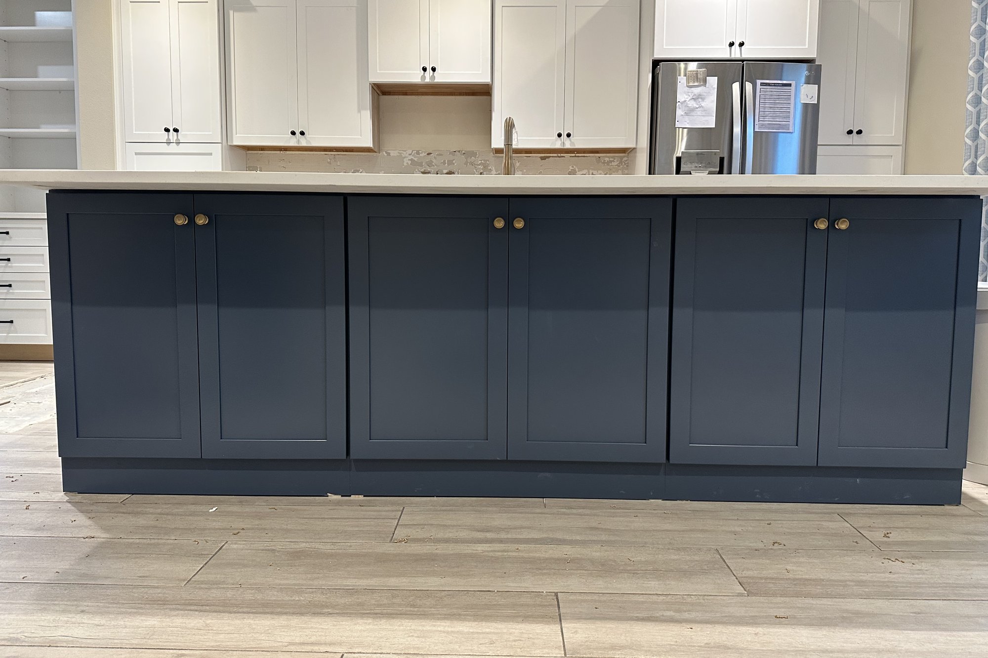 White Kitchen with a Navy Island in Orlando, Florida