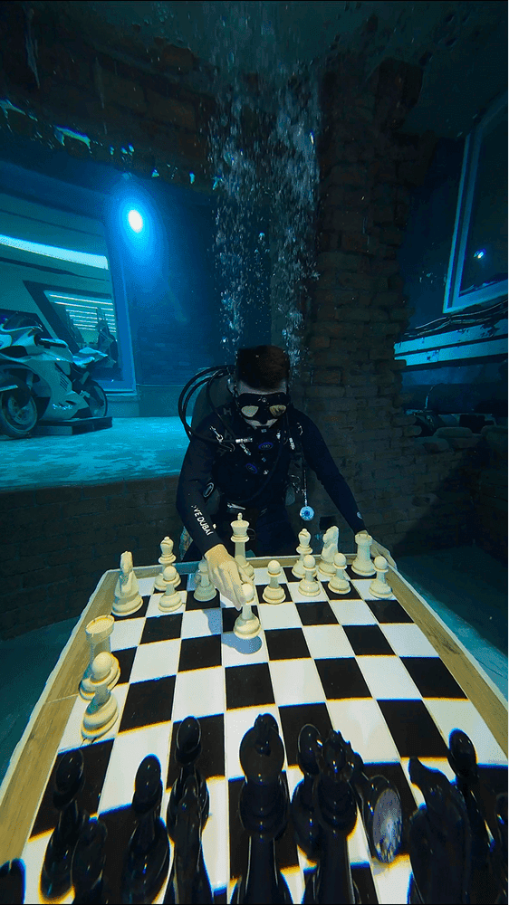 Underwater chess