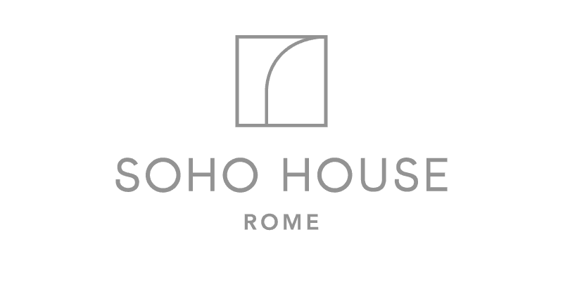 Logo di Soho House, esclusivo club globale per professionisti creativi, noto per i suoi spazi raffinati e per la comunità di artisti, designer e imprenditori che li frequentano.