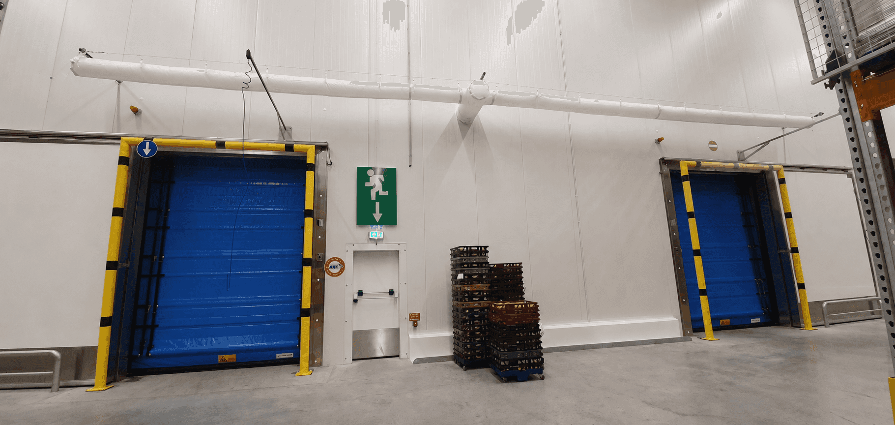 Image d'une centrale qui rejette de la vapeur