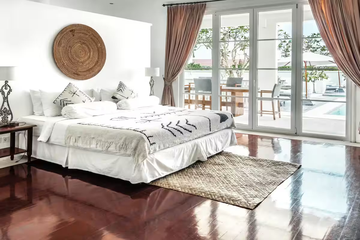 6-bedroom villa 100 meters from Echo Beach in Canggu, first line