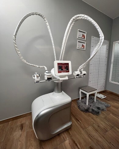 Urządzenie ICOONE do zabiegów modelujących sylwetkę w studio Olala w Kozienicach.