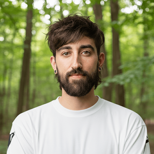 A headshot of Greg Bergé