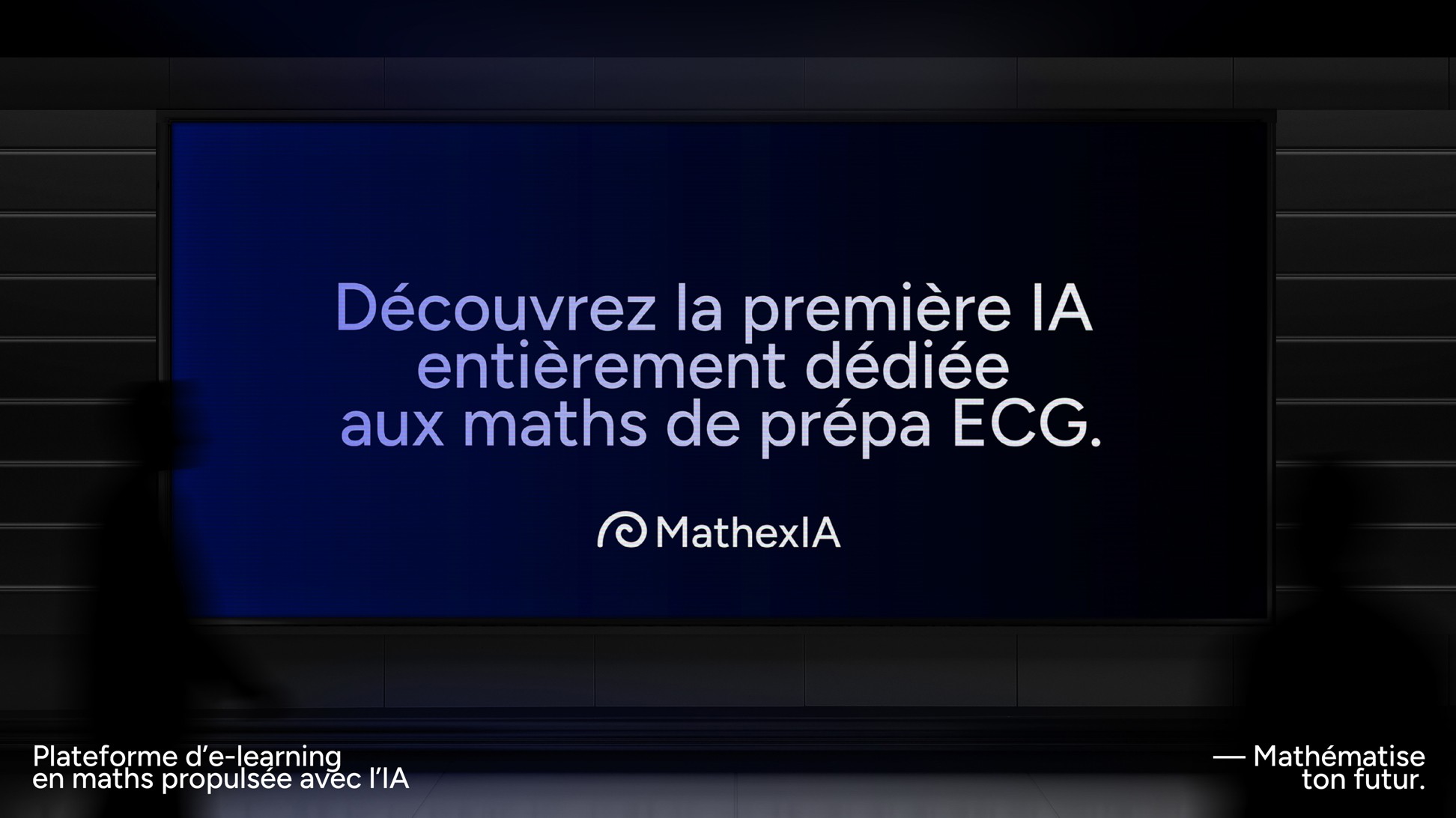 Affiche publicitaire urbaine : Découvrez la première IA entièrement dédiée aux maths de prépa ECG.