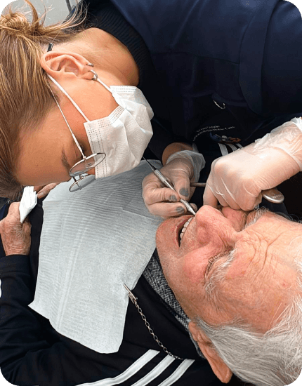 doutora atendendo um paciente