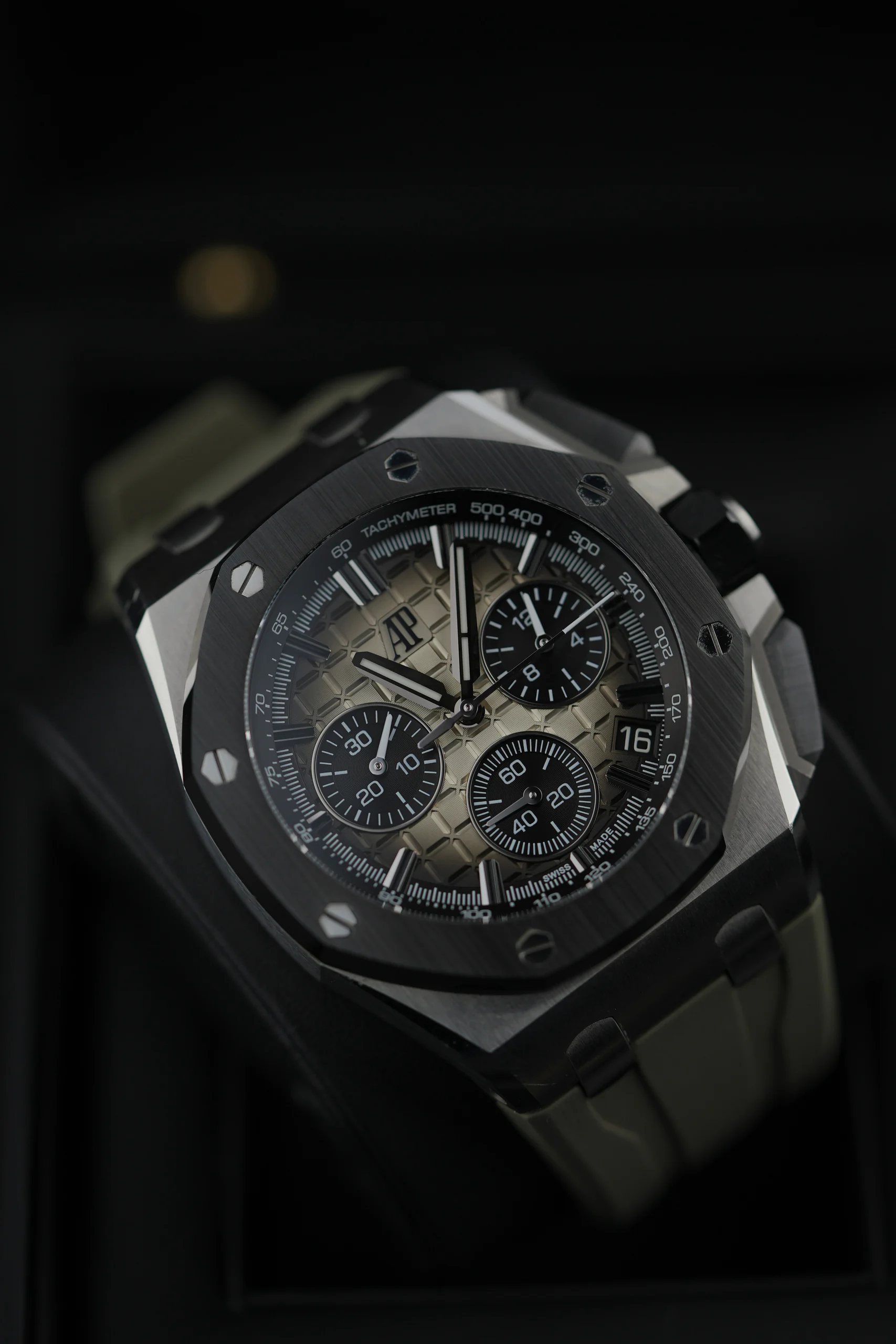 Audemars Piguet Royal Oak Offshore Chronograph 43mm 26420SO face-on view of the dial and bezel