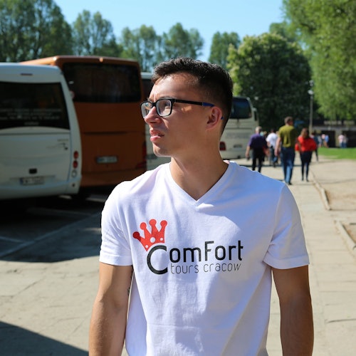 ক্রাকোভে ব্যক্তিগত পরিবহনের সাথে ইনডোর স্কাইডাইভিং পাঠের টিকিট