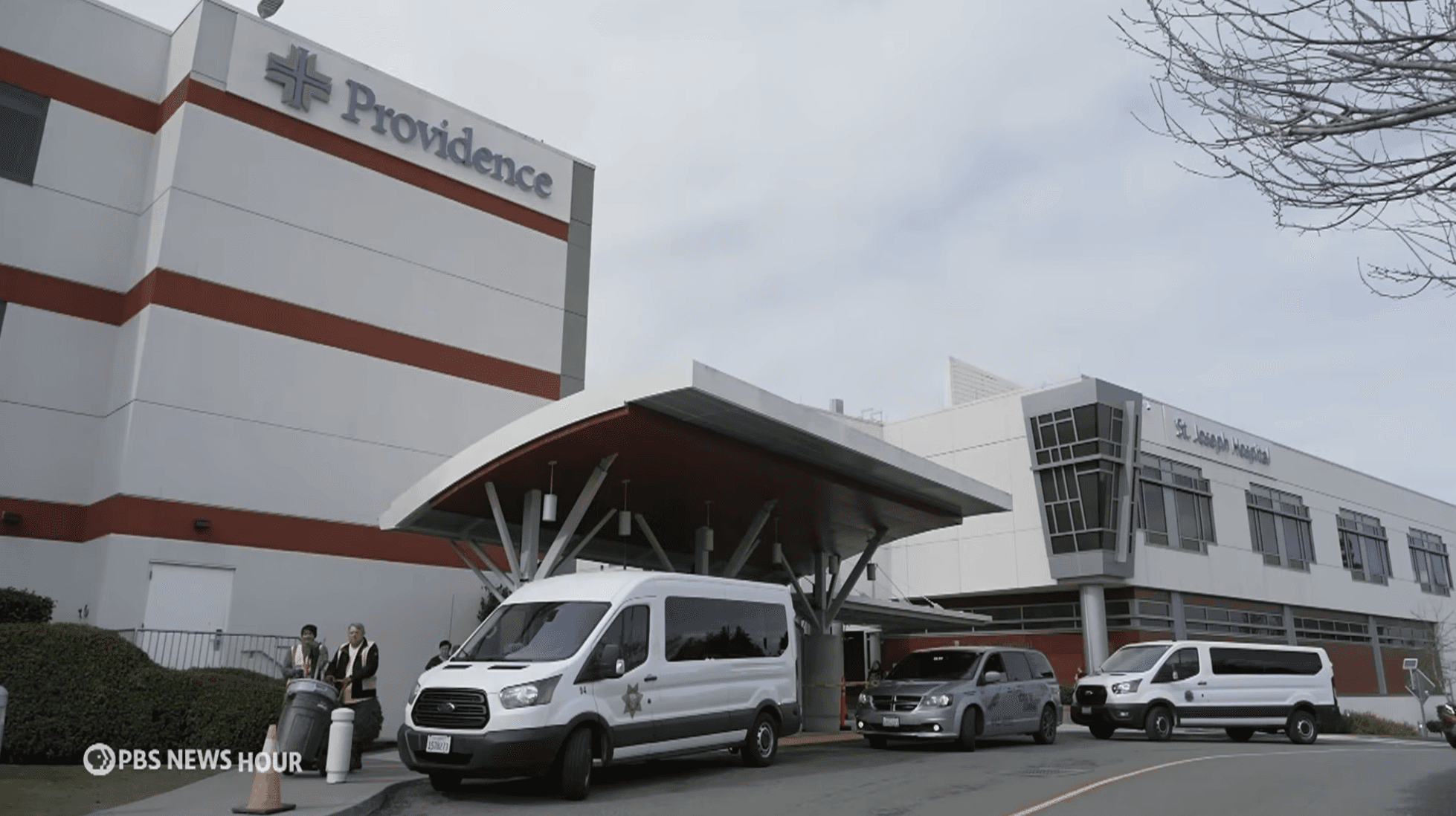 woman in black half-sleeved shirt sitting while facing woman and smiling