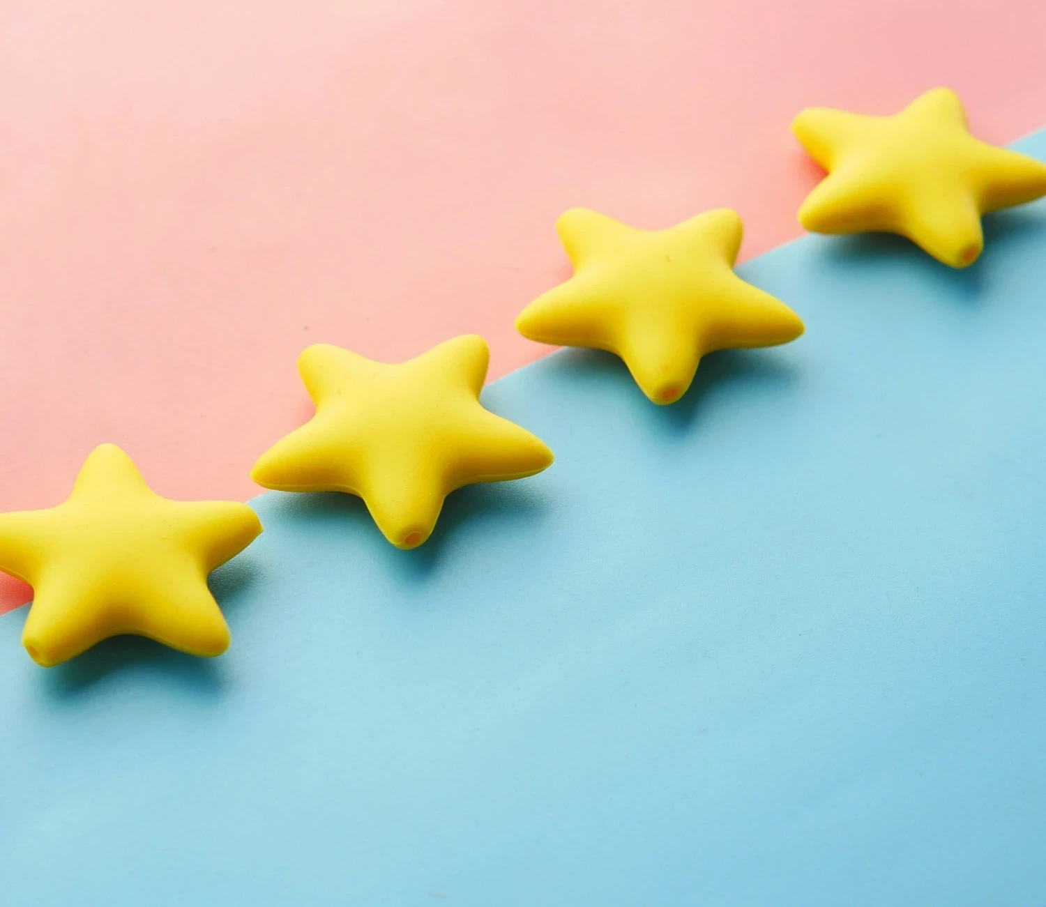Four yellow stars on a pastel pink and blue background, symbolizing positive reviews and client satisfaction for polyamory therapy in Los Angeles.