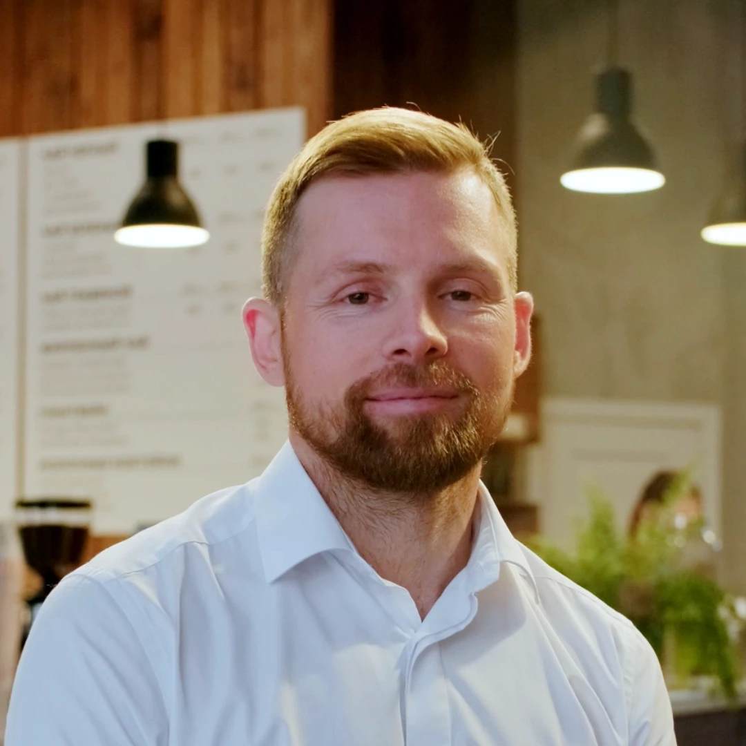 Portrait of Jamie Reed, senior content strategist at Lumo Money, smiling in a bright modern workspace