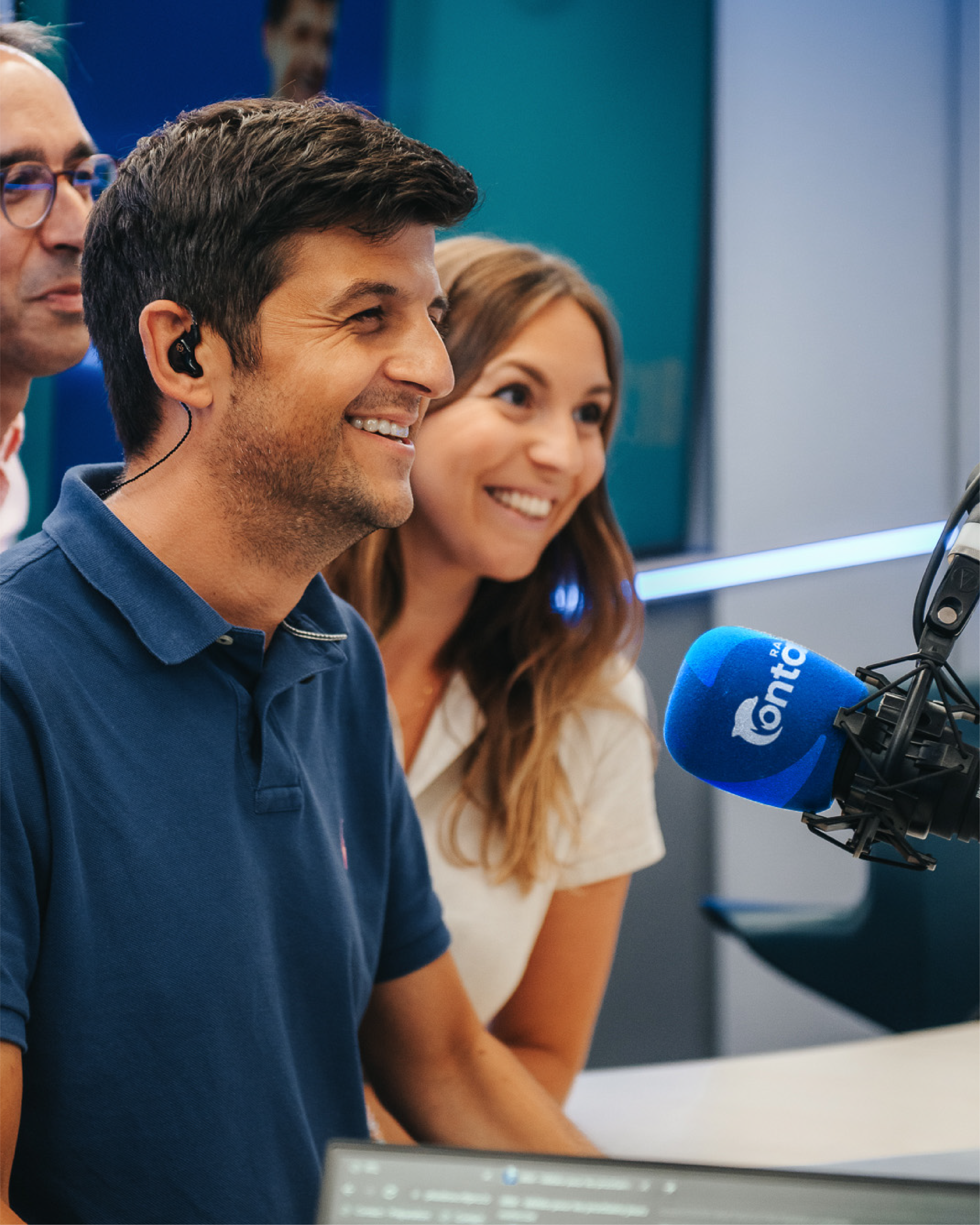 Corner of a black smartphone screen against a peach backdrop, showing the ODE app icon (red-orange rounded square with white geometric logo) next to the Mail icon, with the time reading 9:41.