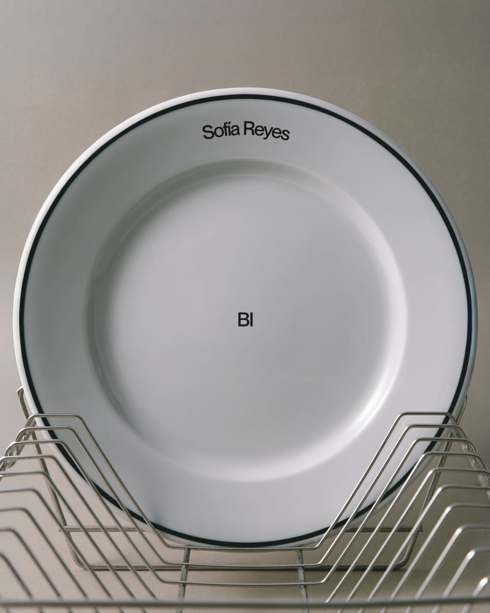 A photo of a customized plate for Sofía Reyes' project called BI.